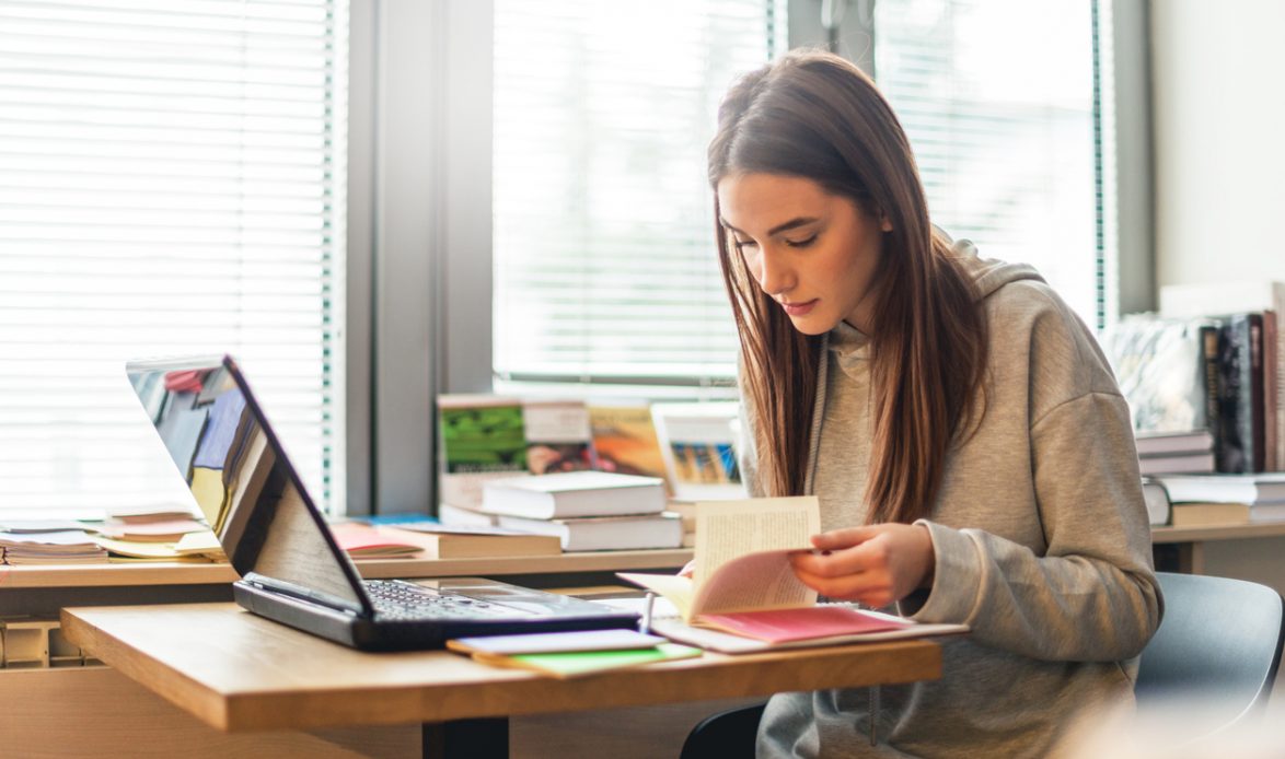 ¿CÓMO ESTUDIAR GRATIS UNA LICENCIATURA DE LA UNADM DESDE CASA?